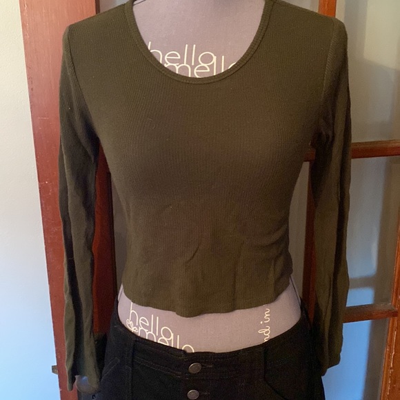 🌺Bozzolo Hunter green Long sleeve crop top size medium🌺 - Picture 2 of 6